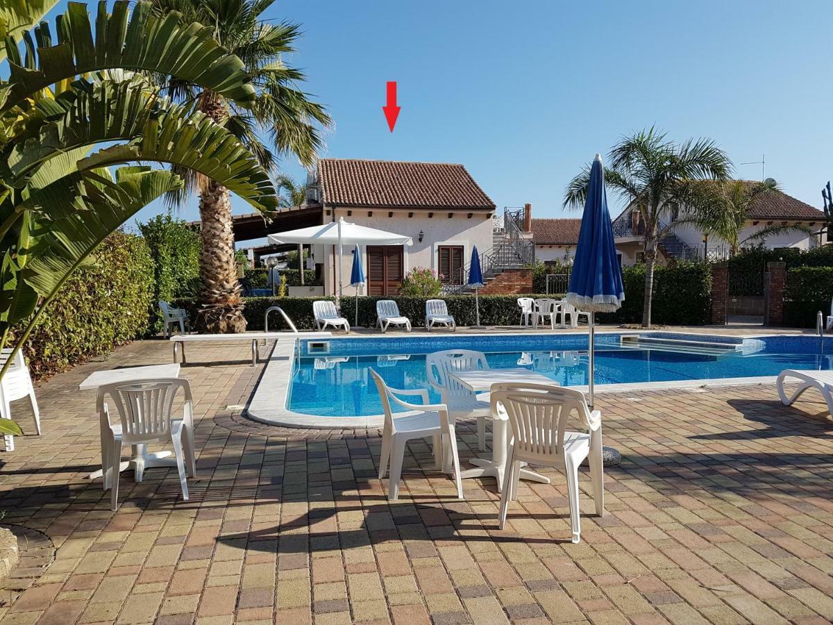 Mansarda Con Vista Piscina Βίλα Campofelice Di Roccella Εξωτερικό φωτογραφία