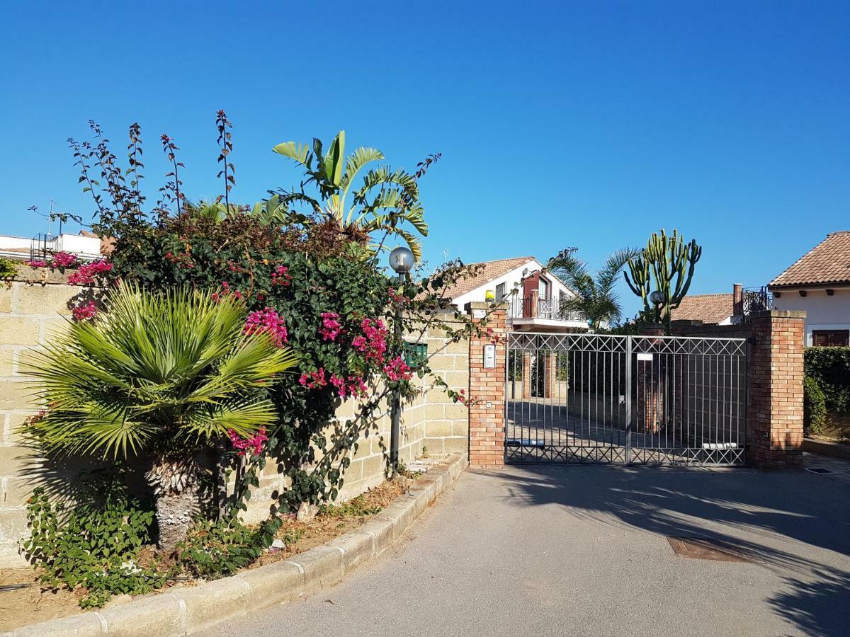 Mansarda Con Vista Piscina Βίλα Campofelice Di Roccella Εξωτερικό φωτογραφία