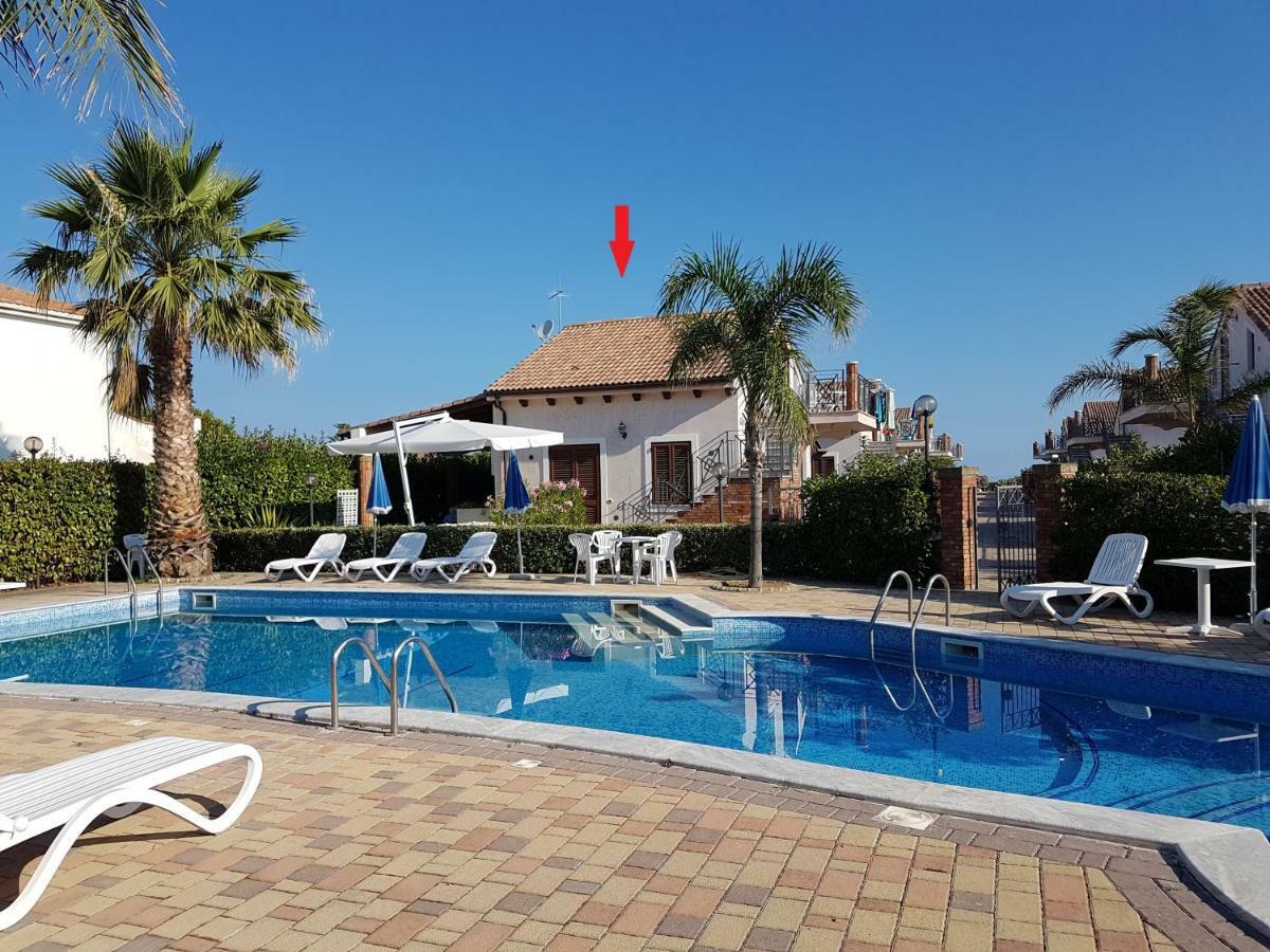 Mansarda Con Vista Piscina Βίλα Campofelice Di Roccella Εξωτερικό φωτογραφία