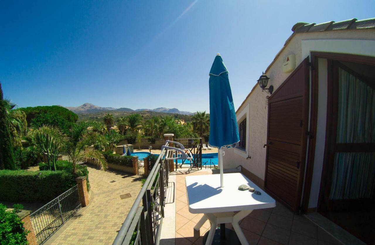Mansarda Con Vista Piscina Βίλα Campofelice Di Roccella Εξωτερικό φωτογραφία