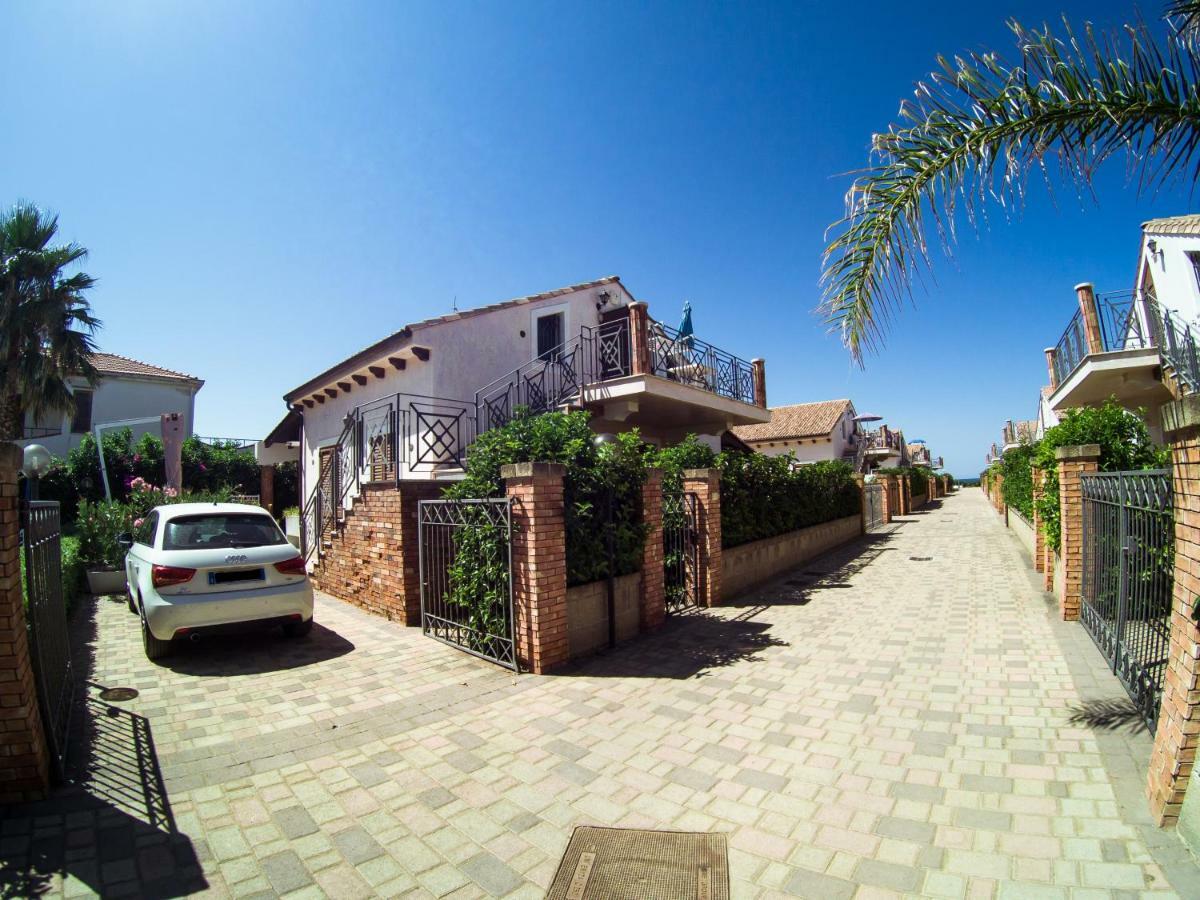Mansarda Con Vista Piscina Βίλα Campofelice Di Roccella Εξωτερικό φωτογραφία