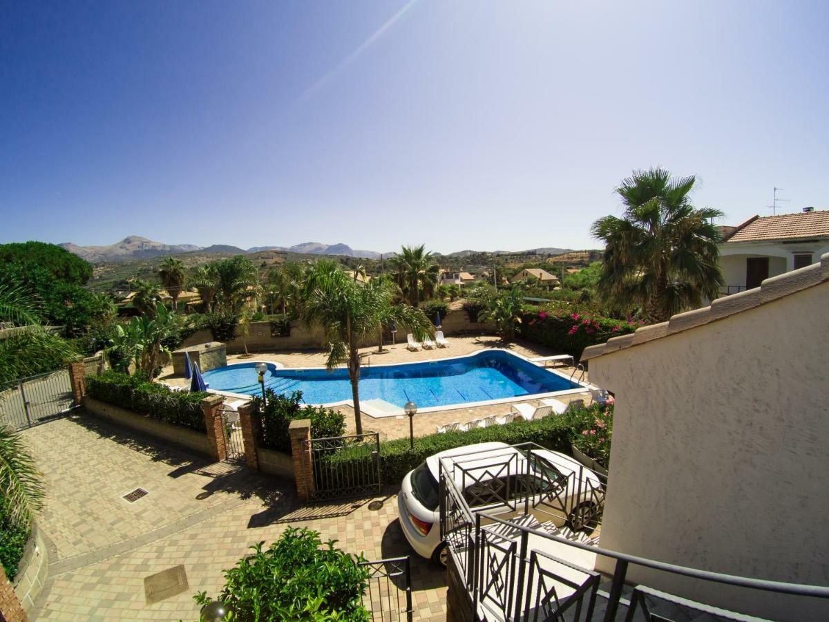 Mansarda Con Vista Piscina Βίλα Campofelice Di Roccella Εξωτερικό φωτογραφία