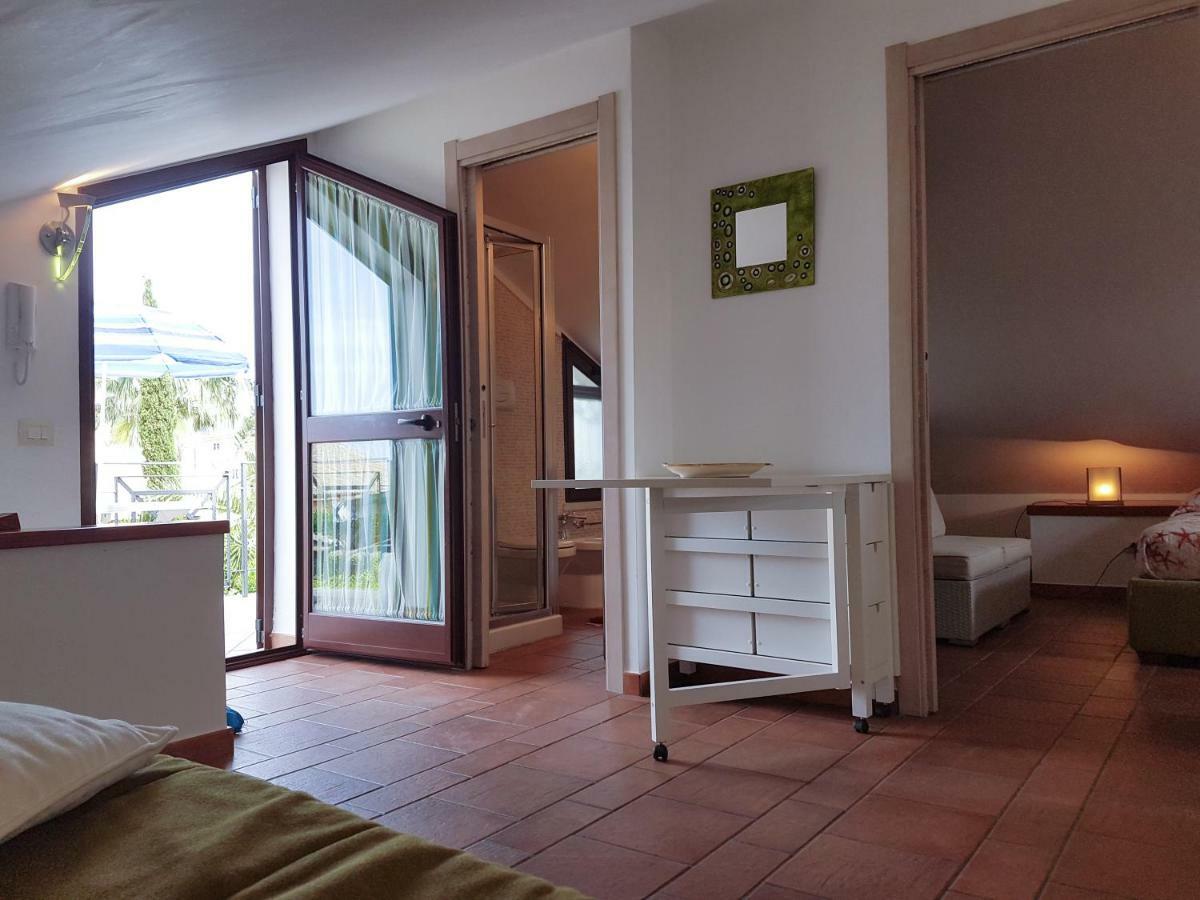 Mansarda Con Vista Piscina Βίλα Campofelice Di Roccella Εξωτερικό φωτογραφία