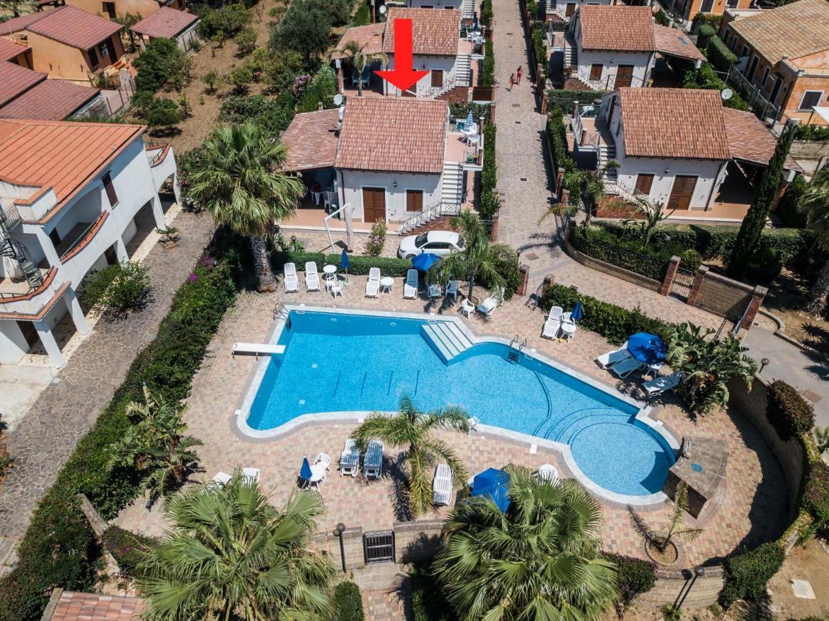 Mansarda Con Vista Piscina Βίλα Campofelice Di Roccella Εξωτερικό φωτογραφία