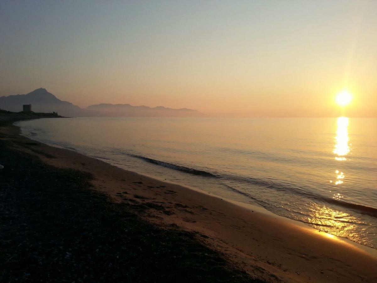 Mansarda Con Vista Piscina Βίλα Campofelice Di Roccella Εξωτερικό φωτογραφία