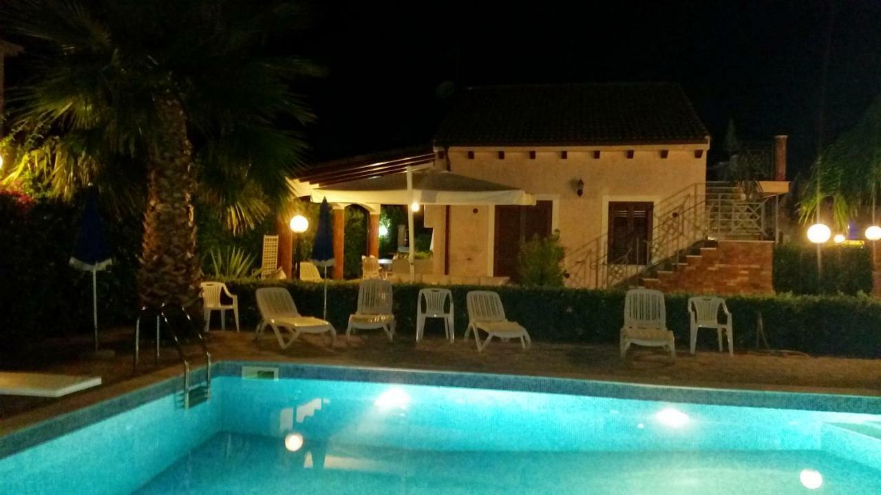 Mansarda Con Vista Piscina Βίλα Campofelice Di Roccella Εξωτερικό φωτογραφία